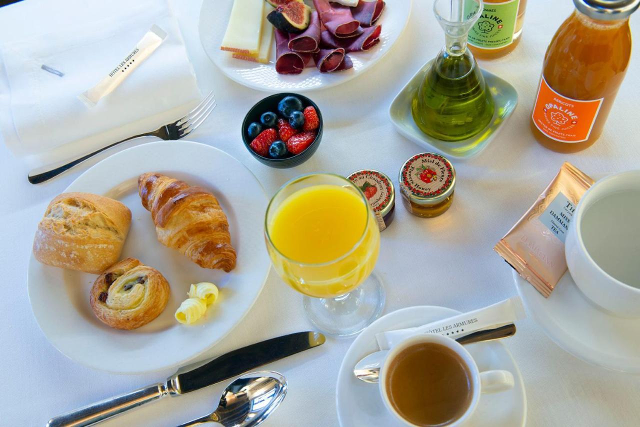 Hotel Les Armures Cenevre Dış mekan fotoğraf A continental breakfast